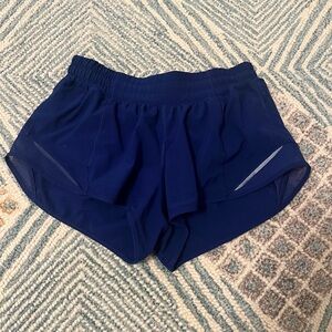 Lululemon Hotty Hot low-rise 2.5 inch inseam lined shorts